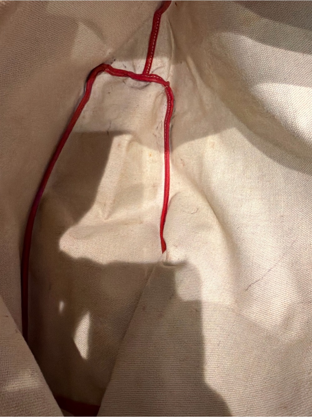Red Designer-Pattern Tote with Matching Pouch - Picture 11 of 12